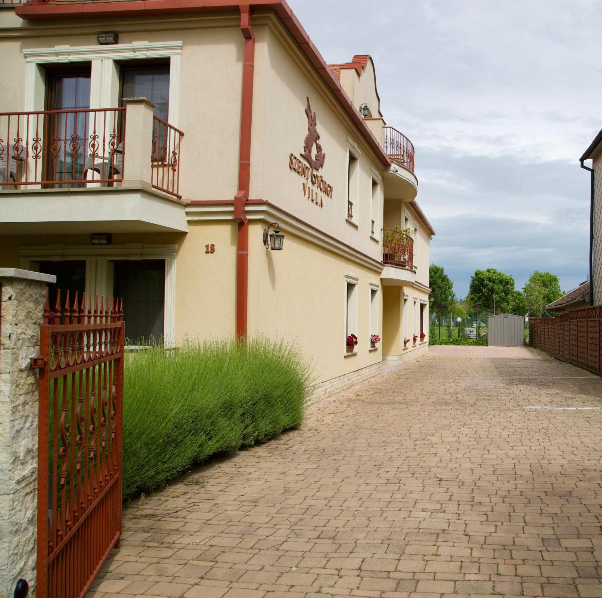 Szent Gyoergy Villa Apartmanhaz Heviz Exterior photo